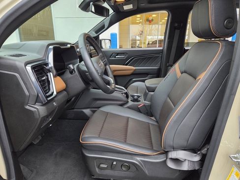 Used 2024 GMC Canyon AT4 w/ AT4 Premium Package image 15