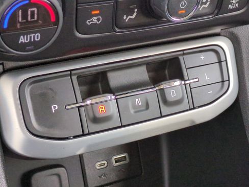 Used 2022 GMC Acadia SLE w/ Driver Convenience Package image 15