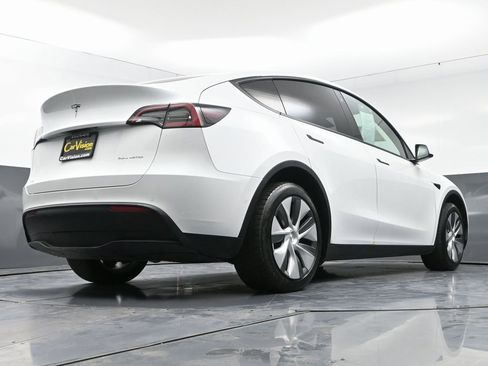 Used 2022 Tesla Model Y Long Range image 57