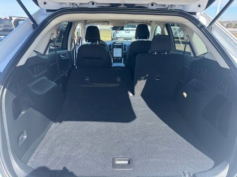 Used 2021 Ford Edge SE image 28