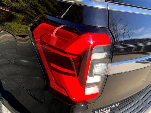 Used 2024 Ford Expedition Max Limited image 27