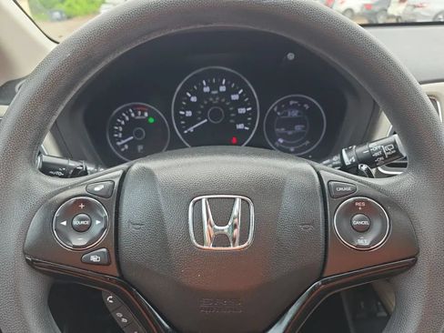Used 2018 Honda HR-V EX image 16