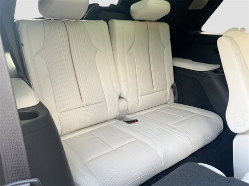 New 2026 Cadillac Vistiq Luxury w/ LPO, Floor Liner Package image 29