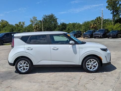 Certified 2025 Kia Soul LX w/ LX Technology Package FWD image 8