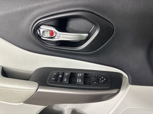 Used 2022 Jeep Cherokee Latitude Lux image 18