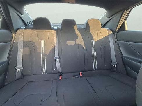 Used 2025 Hyundai Elantra Sport image 26