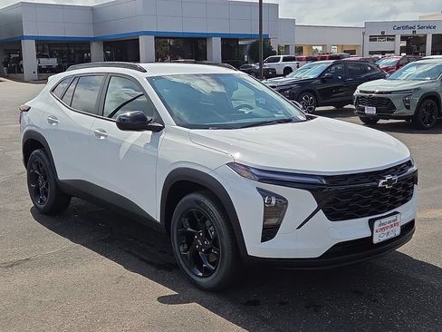 New 2026 Chevrolet Trax LT w/ Driver Confidence Package FWD image 5