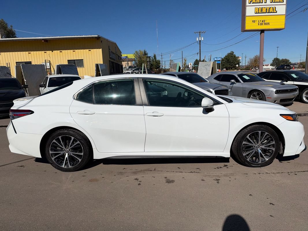 Used 2020 Toyota Camry SE w/ Convenience Package FWD image 8