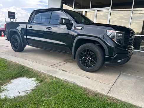 Used 2022 GMC Sierra 1500 Elevation w/ Elevation Premium Package AWD/4WD image 2