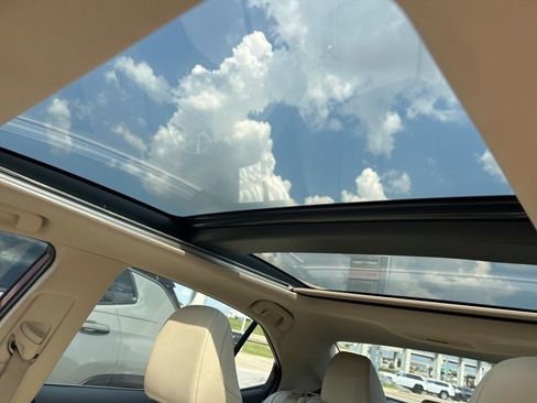 Used 2021 Toyota Camry XLE image 39