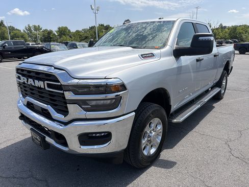 Used 2026 RAM 2500 Big Horn AWD/4WD image 8