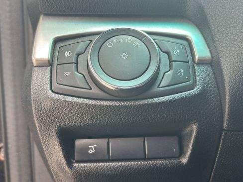 Used 2017 Ford Explorer XLT w/ Equipment Group 202A AWD/4WD image 11
