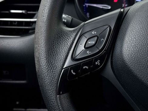 Used 2019 Toyota C-HR LE FWD image 28