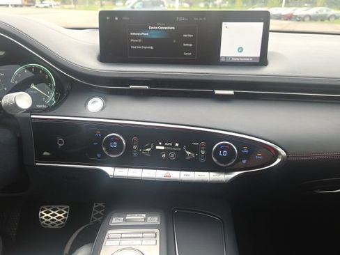 Used 2022 Genesis GV70 3.5T Sport w/ Sport Prestige Package AWD/4WD image 30