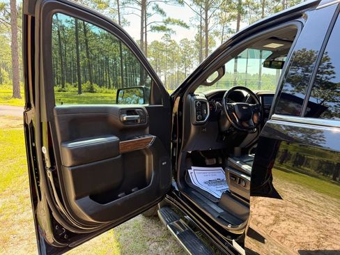 Used 2022 Chevrolet Silverado 1500 High Country w/ LPO, Dark Essentials Package AWD/4WD image 11