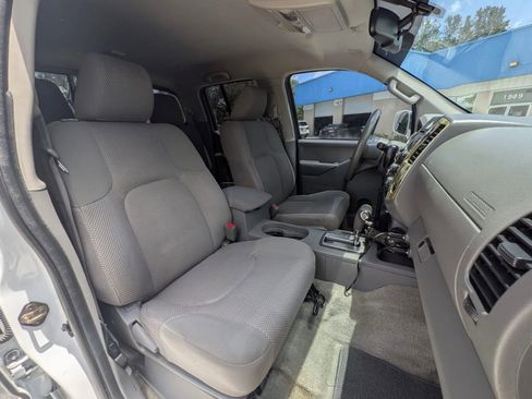 Used 2016 Nissan Frontier SV w/ SV Value Truck Package AWD/4WD image 8