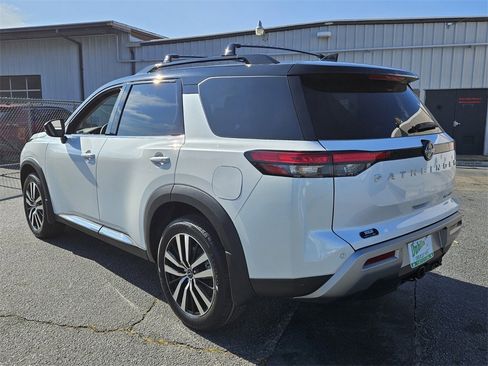 New 2025 Nissan Pathfinder Platinum image 7