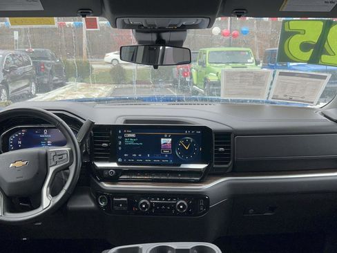 Used 2025 Chevrolet Silverado 1500 LT image 29
