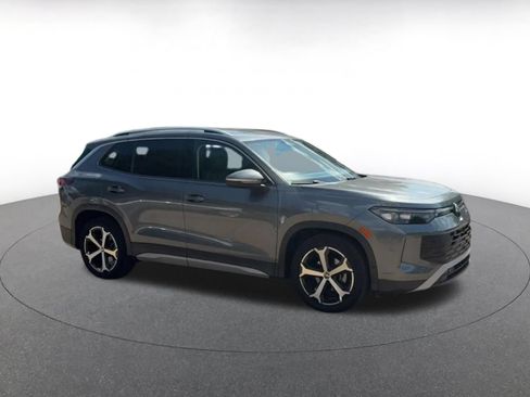Used 2026 Volkswagen Tiguan SE FWD image 2
