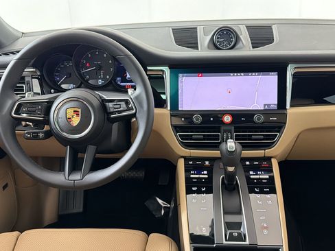 Used 2026 Porsche Macan AWD/4WD image 25