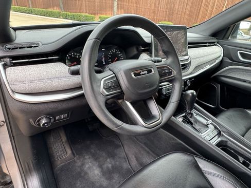 Used 2023 Jeep Compass Latitude image 21