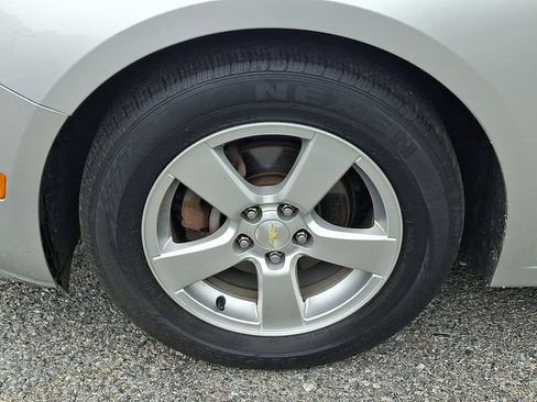 Used 2015 Chevrolet Cruze LT FWD image 9