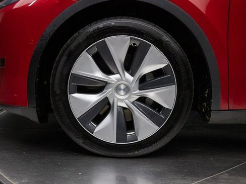 Used 2021 Tesla Model Y Long Range image 8