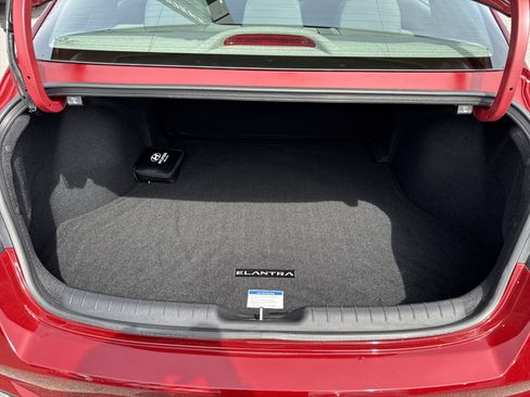 Used 2023 Hyundai Elantra SEL w/ Convenience Package image 5