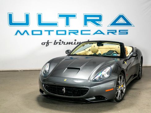 Used 2011 Ferrari California image 19