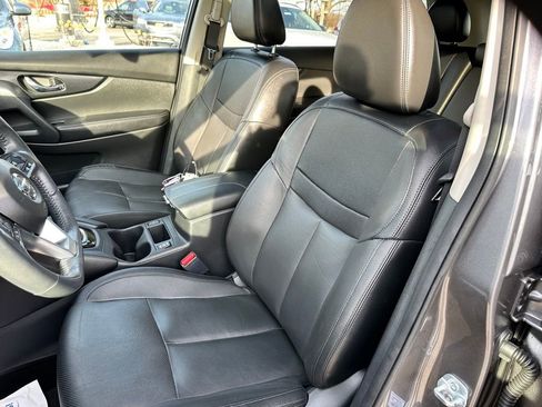 Used 2017 Nissan Rogue SL w/ SL Premium Package image 17