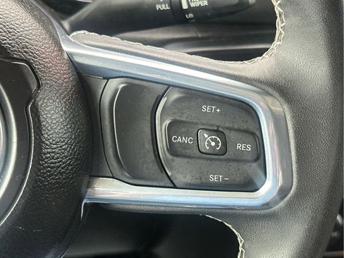 Used 2023 Jeep Gladiator Overland AWD/4WD image 31