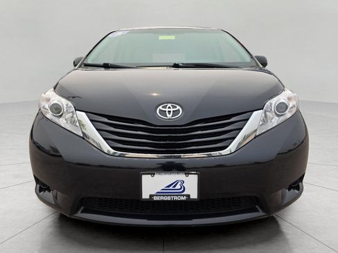 Used 2017 Toyota Sienna LE AWD/4WD image 6