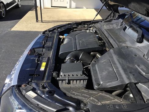 Used 2018 Land Rover Discovery Sport HSE image 16