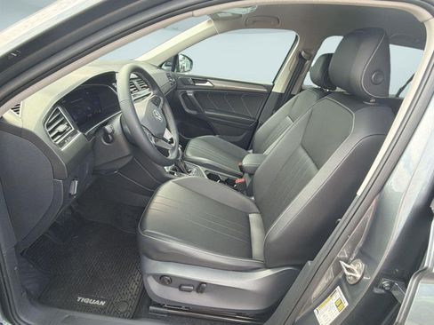 Used 2023 Volkswagen Tiguan SE FWD image 5