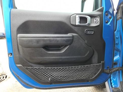 Used 2023 Jeep Gladiator Willys image 12