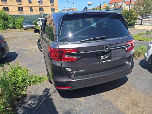 Used 2023 Honda Odyssey Elite image 2