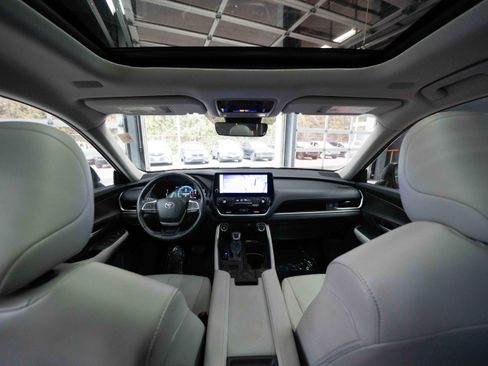 Used 2024 Toyota Grand Highlander XLE image 19