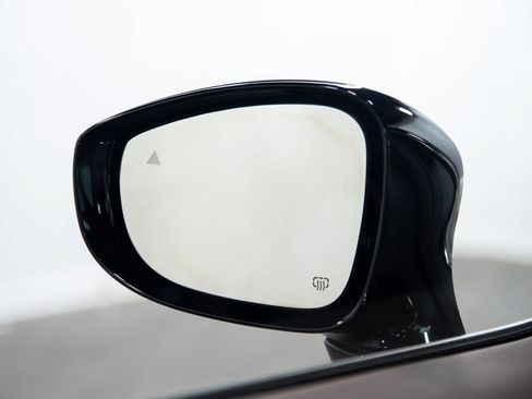 Used 2024 Chrysler Pacifica Limited FWD image 32
