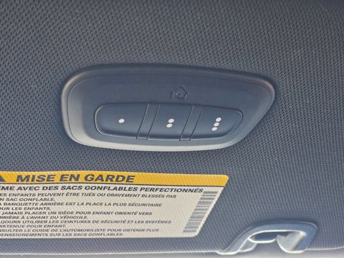 Used 2025 Chrysler Pacifica Select FWD image 21