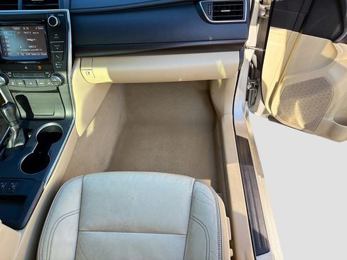 Used 2017 Toyota Camry XLE FWD image 16
