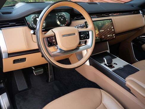 Used 2025 Land Rover Range Rover SE AWD/4WD image 11