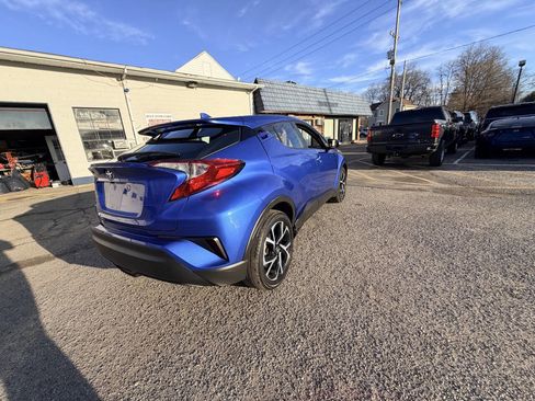 Used 2018 Toyota C-HR XLE 4dr Crossover image 8