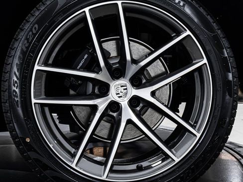 Certified 2025 Porsche Macan AWD/4WD image 25