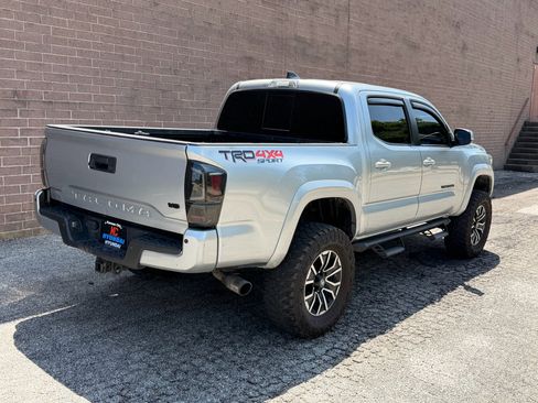 Used 2023 Toyota Tacoma TRD Sport w/ Technology Package AWD/4WD image 6