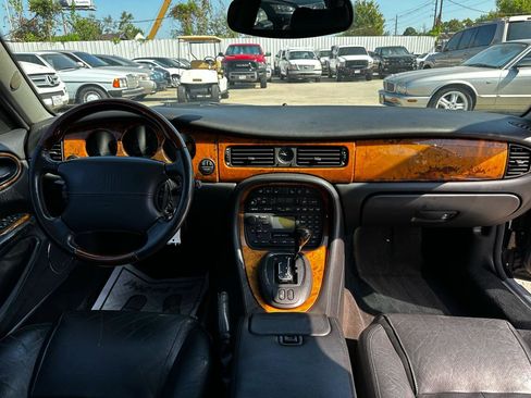 Used 2003 Jaguar XJ8 RWD image 42