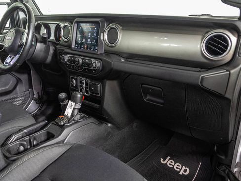 Used 2020 Jeep Gladiator Overland AWD/4WD image 46