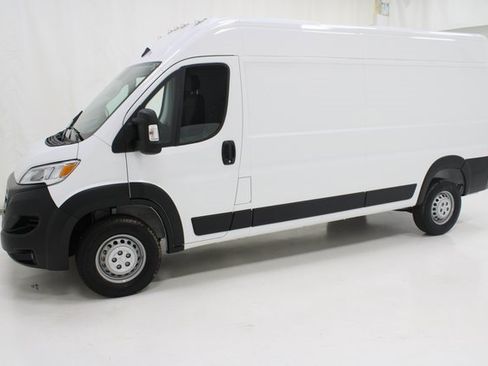 Used 2025 RAM ProMaster 2500 w/ Convenience Group image 2