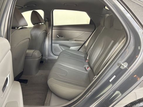 Used 2023 Hyundai Elantra SEL w/ Preferred Accessory Package image 18