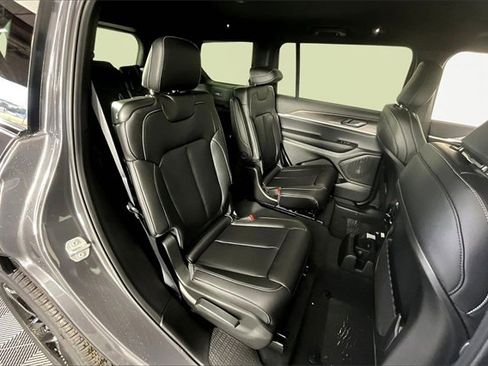 New 2025 Jeep Grand Cherokee L Limited w/ Black Appearance Package image 9
