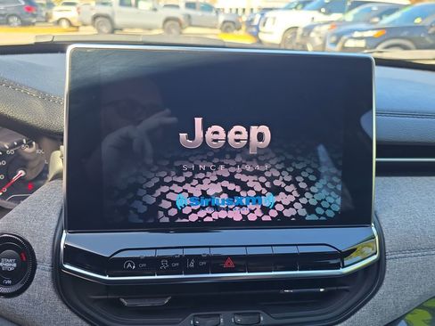 Used 2024 Jeep Compass Latitude image 18